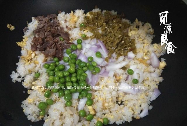 蛋炒饭的制作方法,蛋炒饭具体怎么做图7