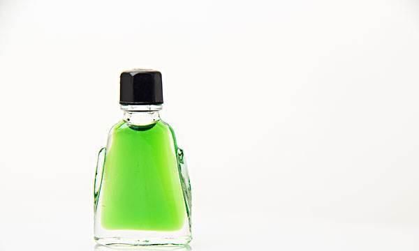 风油精的功效：风油精的成份与功效有哪些图1