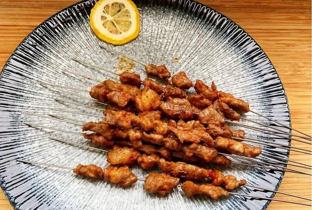 羊肉串怎么烤才不干，烤羊肉串发干的原因图1