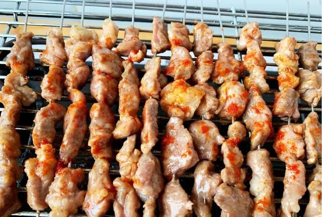 羊肉串怎么烤才不干，烤羊肉串发干的原因图9