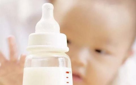 乳清粉和奶粉的区别：婴儿奶粉和成人奶粉，有什么区别