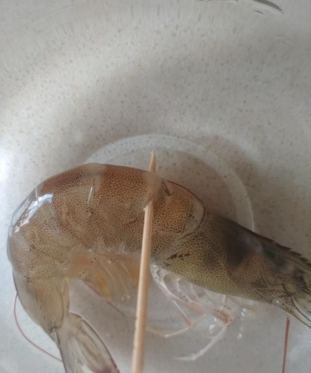 虾头变黑：虾煮好后为什么有些虾头是黑的图2