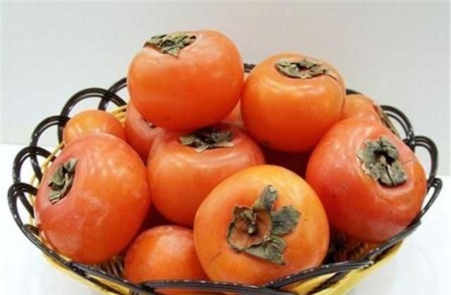柿子不能与什么同吃,柿子和什么食物不能一起吃图1