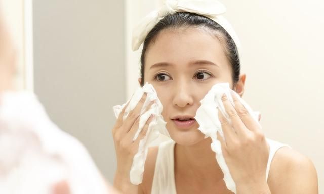 洁面后的护肤步骤:洗脸完的正确护肤步骤是什么图5