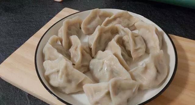 鲅鱼饺子馅的做法：鲅鱼儿饺子怎么做图6