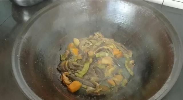 铁锅炖菜:铁锅炖菜怎么做汤好吃图9