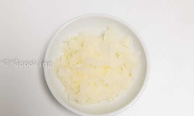 银耳羹的做法:煮银耳羹太麻烦了，有没有快捷方便的做法图6
