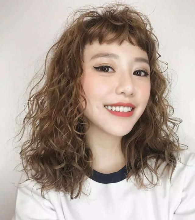 烫头发冷烫好还是热烫好，以前一直用冷烫烫头发，今年理发师推荐热烫，结果头发烫焦了，冷烫好还是热烫好图8