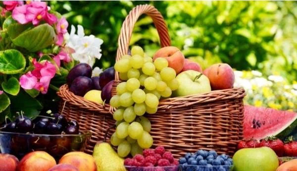 皮肤干燥吃什么水果：有些人在冬天皮肤干燥，吃什么水果能润肤图1