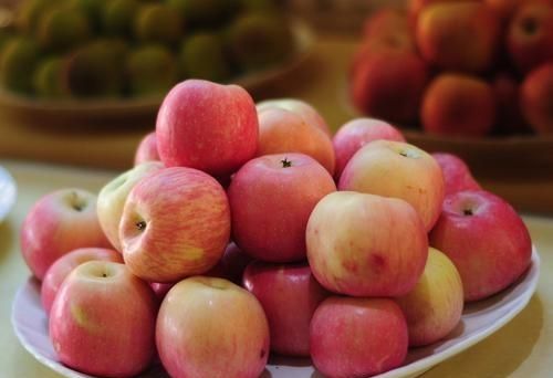 苹果核有什么毒，农村老话说“早上金苹果，中午银苹果，晚上毒苹果”是什么意思有道理吗图6