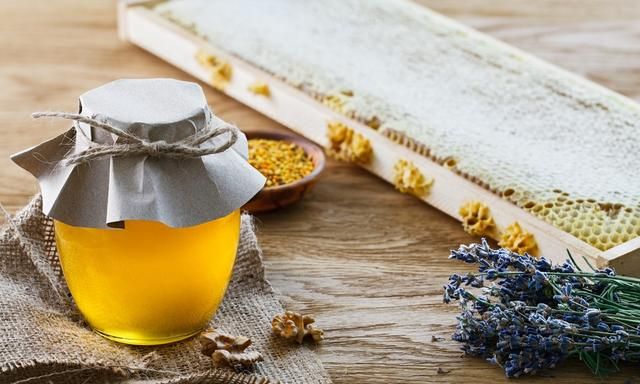 橄榄油面膜:橄榄油加蜂蜜做面膜的方法是怎样的蜂蜜可以和橄榄油一起做面膜吗图3