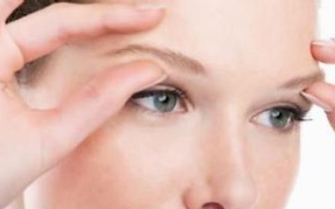 内窥镜除皱:一边眉尾正常，一边下垂，导致两边双眼皮不对称，可以一边做内窥镜提眉术吗