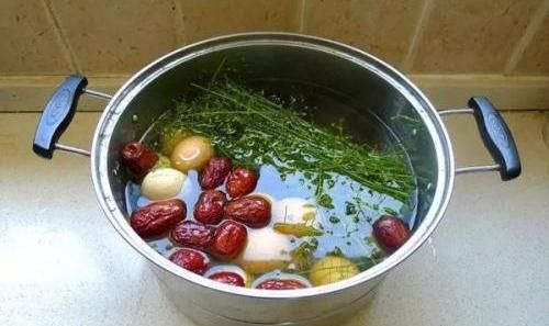 地菜煮鸡蛋的功效：在农村大家当地有吃荠菜煮鸡蛋的习俗吗荠菜煮鸡蛋吃了有什么好处呢图4