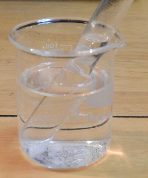 初中化学老师说蒸馏水是纯净物，物理老师又说蒸馏水不是纯净物，哪个才是真的图2