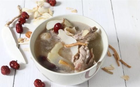 手脚冰凉吃什么好，女性手脚凉吃什么调理呢