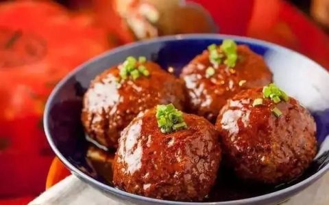 红烧狮子头是哪里的菜，四喜丸子和红烧狮子头是一道菜吗