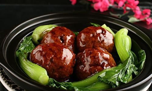 红烧狮子头是哪里的菜，四喜丸子和红烧狮子头是一道菜吗图4