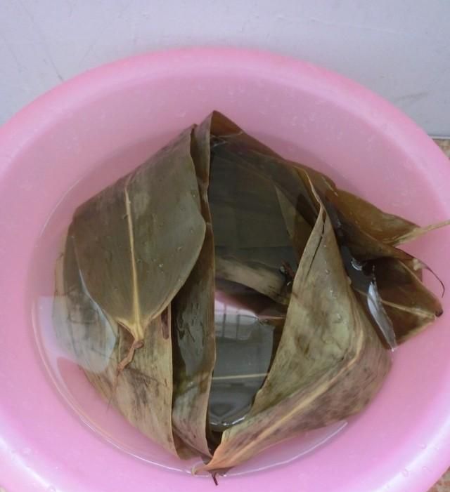西米粽子的制作方法，西米红豆粽子的制作方法图7