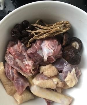 茶树菇汤，新鲜的茶树菇可以用来煲汤吗图4