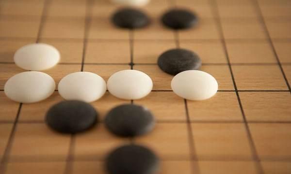 国际象棋的下法，国际象棋和中国围棋哪个难图1