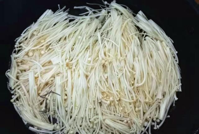 水煮肉片怎么做好吃不太能吃辣，有没有不太辣但又很好吃的做法图5