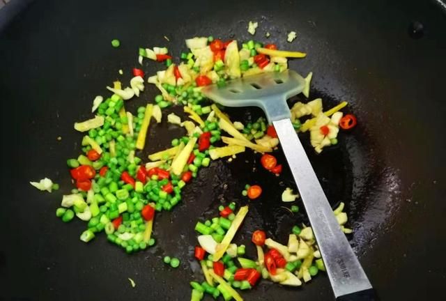 水煮肉片怎么做好吃不太能吃辣，有没有不太辣但又很好吃的做法图7