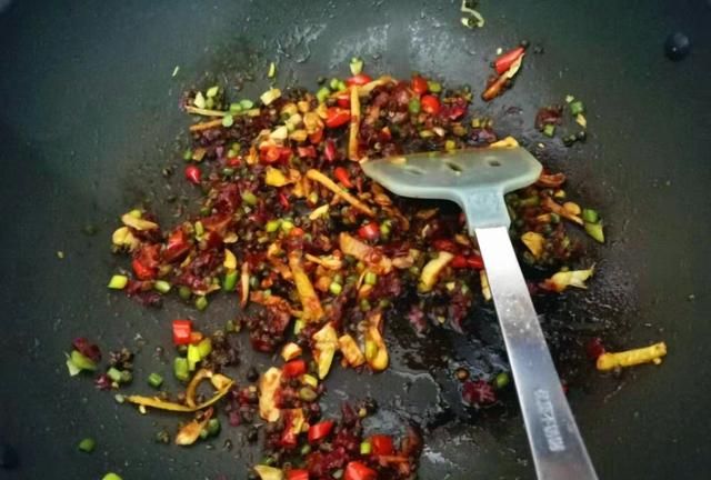 水煮肉片怎么做好吃不太能吃辣，有没有不太辣但又很好吃的做法图8