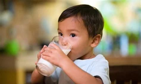宝宝睡前喝牛奶好吗，22个月的宝宝睡前喝奶好吗?图3