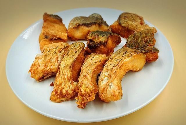 炸鱼不粘锅，炸鱼为什么老是粘锅怎么才能不粘锅图3