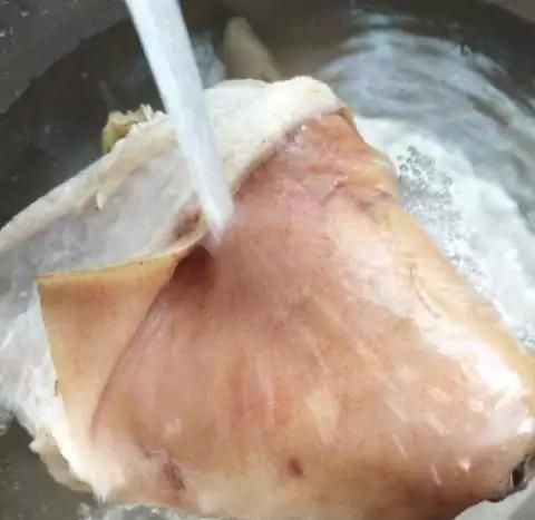 酱肘子的做法图5