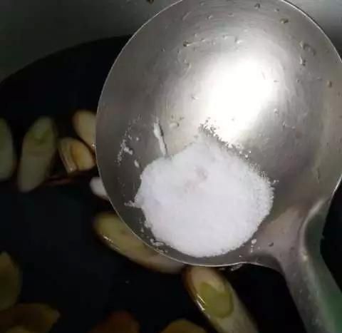 酱肘子的做法图10
