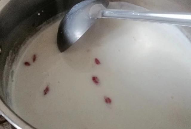 牛奶泡燕麦片要加热吗，冷牛奶怎么冲泡燕麦片可以加热水吗图3