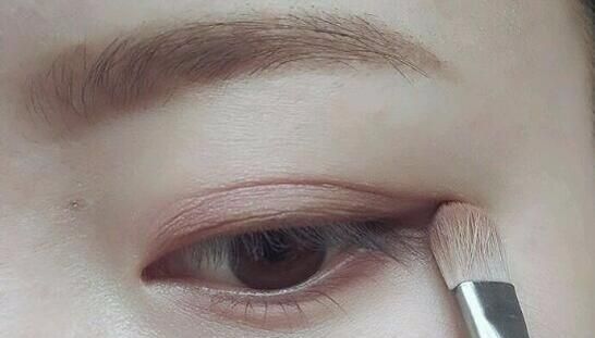 画眼妆步骤，眼影的画法步骤图图8