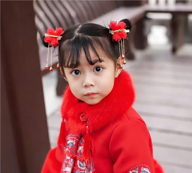 小孩头发怎么扎好看，过年儿童头发怎么扎好看图4