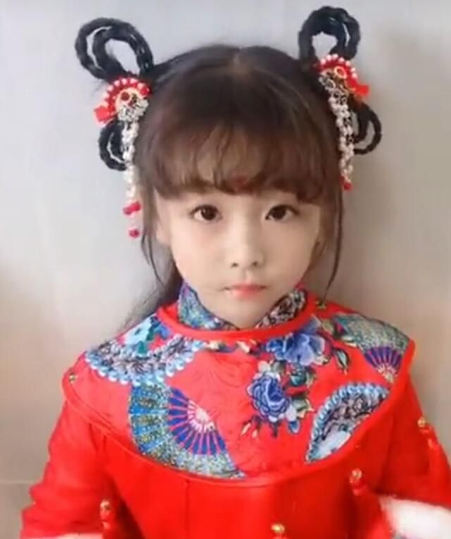 小孩头发怎么扎好看，过年儿童头发怎么扎好看图10