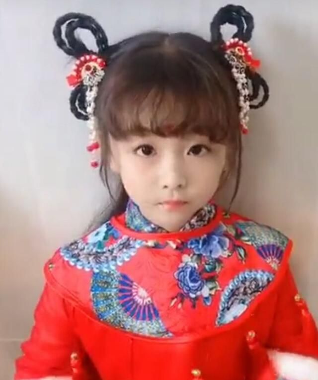 新年发型小女孩长发图片