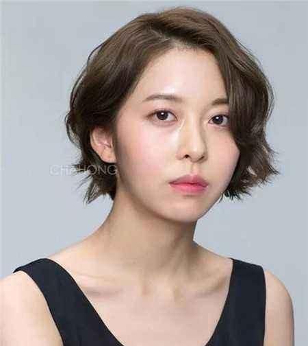 女生超短发怎么烫好看图9