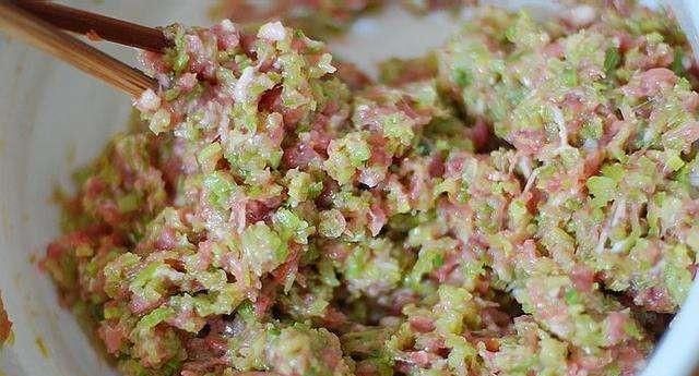 肉芹菜馅儿怎么拌好吃?图8