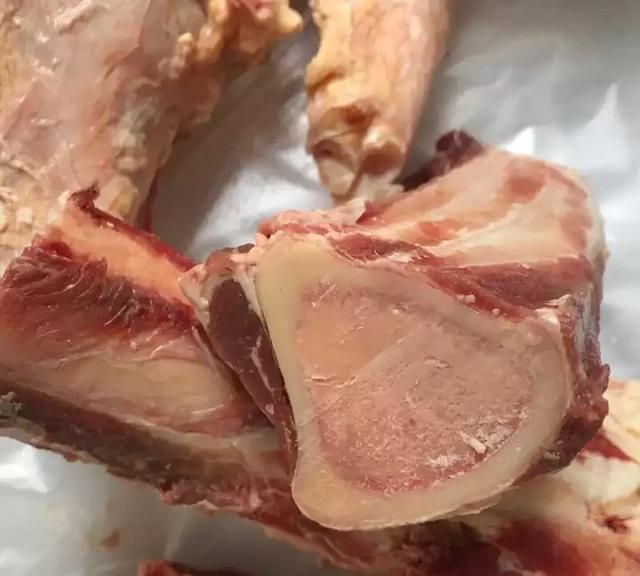 牛大骨汤，牛大腿骨怎么熬汤比较好图3