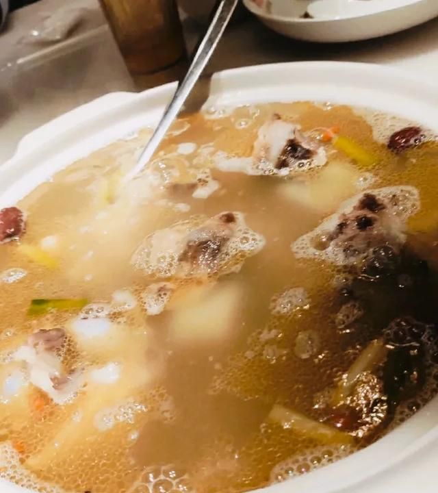 牛大骨汤，牛大腿骨怎么熬汤比较好图6