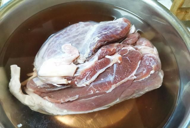 白萝卜炖牛肉汤，白萝卜炖牛肉怎样做好吃图2