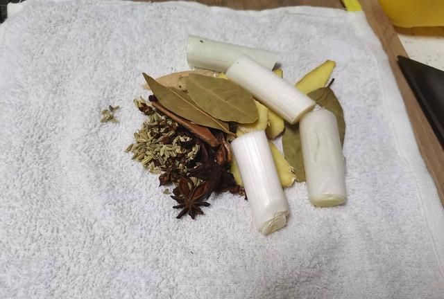白萝卜炖牛肉汤，白萝卜炖牛肉怎样做好吃图5