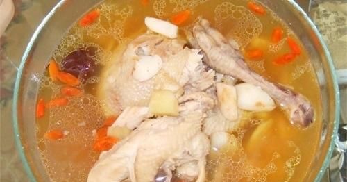 怎样煲鸡汤最有营养，产妇公鸡汤怎么炖最有营养图8