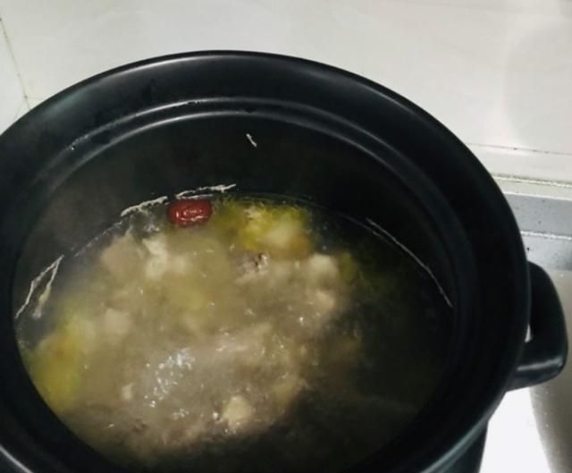 怎样煲鸡汤最有营养，产妇公鸡汤怎么炖最有营养图11