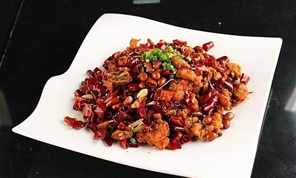 在一个北方县城想开一家小的特色饭店火锅鸡，特色辣子炒鸡请给一个建议图3