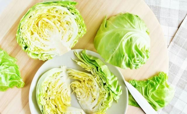 包菜炒肉，包菜粉丝炒肉的做法图1