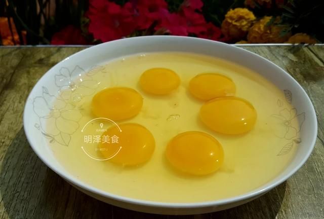 微波炉蒸鸡蛋几分钟，用微波炉怎么蒸鸡蛋一般蒸几分钟图3