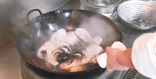 鱼锅贴饼子用什么鱼好图3