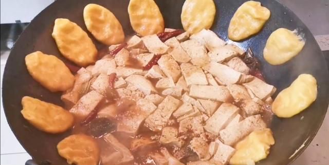 鱼锅贴饼子用什么鱼好图5