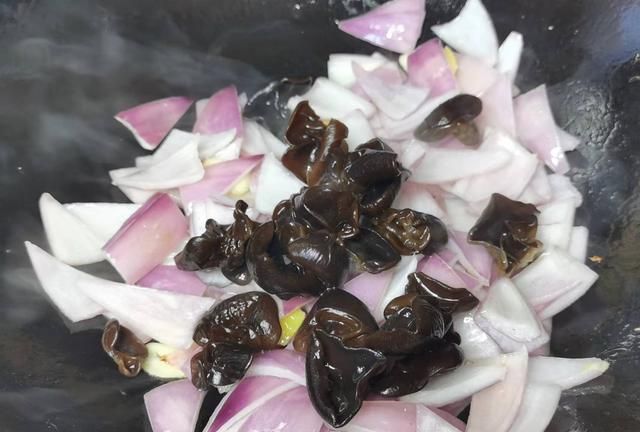 姜末炒鸡蛋，洋葱炒鸡蛋怎么炒好吃有什么营养图13